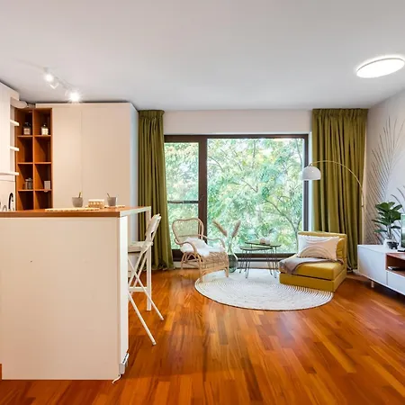 Urban Jungle Apartment *