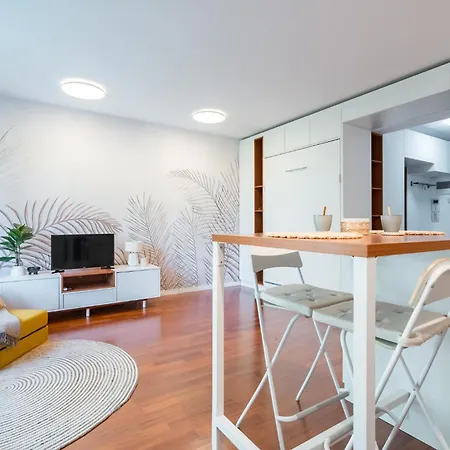 Urban Jungle Apartment *