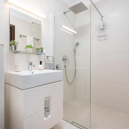 Urban Jungle Apartment Bucharest