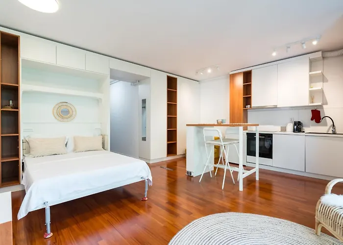 Urban Jungle Apartment *